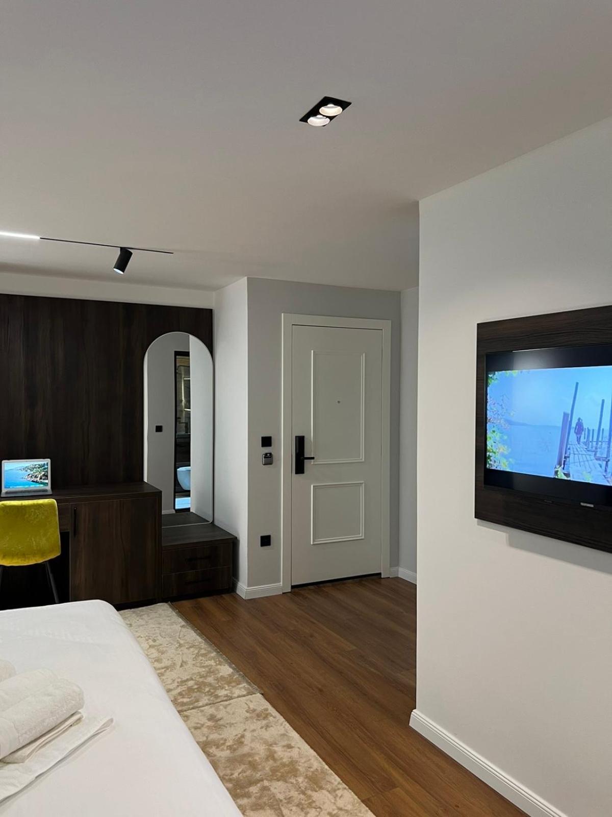 Hotel Europa Prishtina Pristina Extérieur photo