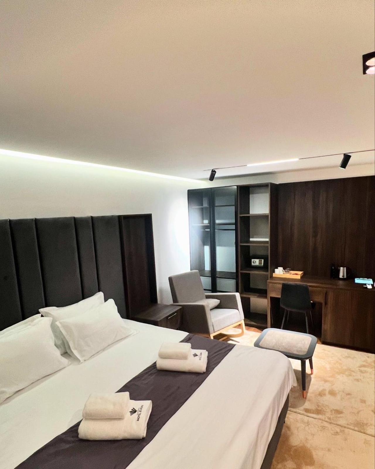 Hotel Europa Prishtina Pristina Extérieur photo