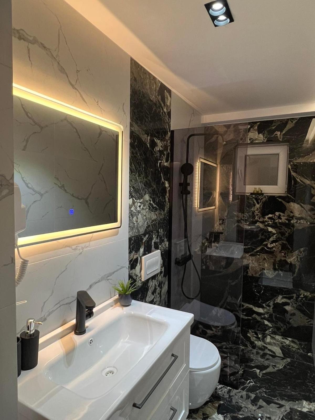 Hotel Europa Prishtina Pristina Extérieur photo